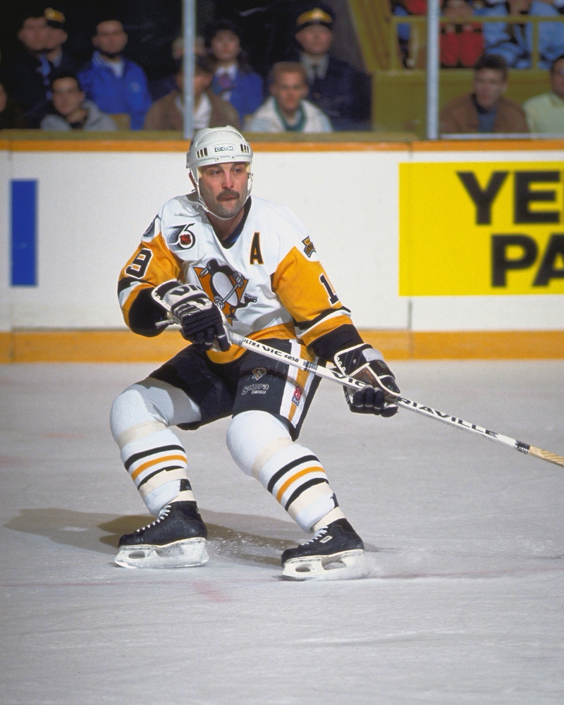 bryan trottier playing hockey for the penguins